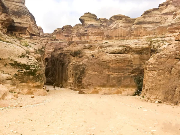 Moradias Esculpidas Penhascos Pedra Antiga Petra Jordânia — Fotografia de Stock