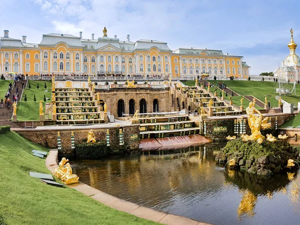 Фонтани Великого Каскаду Петергоф Палац Петра Санкт Петербург — стокове фото