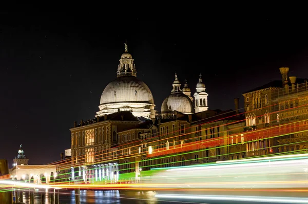 Híres Grand Canal Rialto Hídtól Éjszaka Könnyű Pályák Velence Olaszország — Stock Fotó