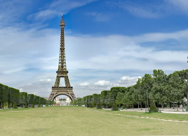 Paris Frankrike Circa Maj 2017 Utsikt Ikoniska Eiffeltornet Dagtid — Stockfoto