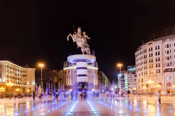 Skopje Macedonia November 2016 Dancing Fountains Illuminated Nighttime Square Macedonia — Stock Photo, Image