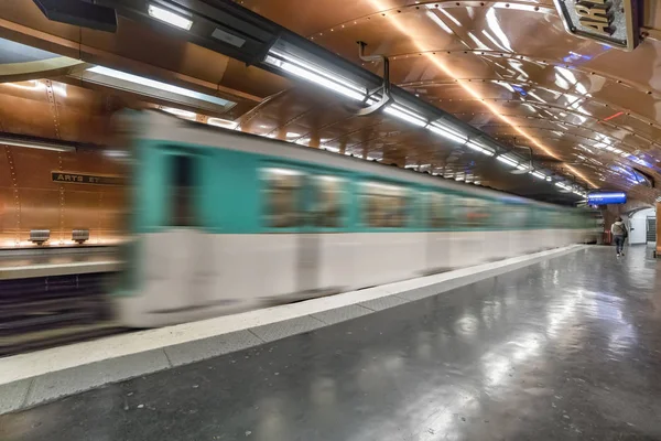 Париж Франция Май 2017 Пятно Скоростного Поезда Метро Платформе Станции — стоковое фото