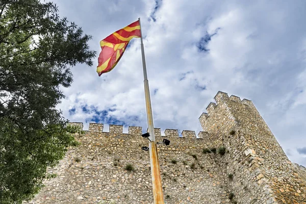 Ohrid City Ruínas Fortaleza Antiga Macedônia Com Bandeira Macedônia — Fotografia de Stock