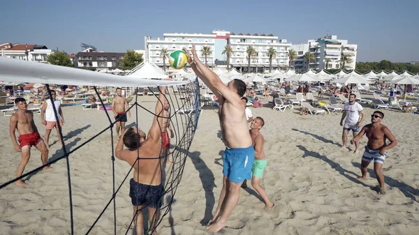 Durres Albania Circa Ago 2017 Gente Activa Juega Voleibol Playa — Foto de Stock