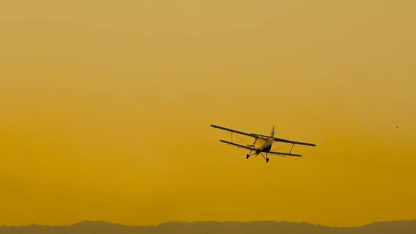 Crop Duster Applying Chemicals Field Vegetation Sunset Background — Stock Photo, Image