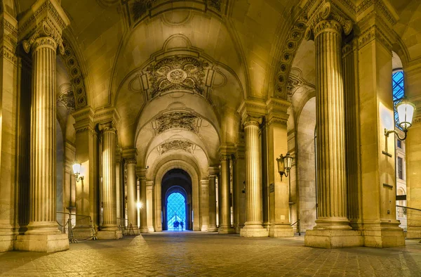 Panoramiczny Widok Iluminowany Korytarz Musee Louvre Paryżu Francja — Zdjęcie stockowe