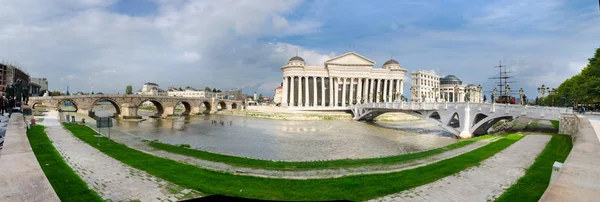 Arkeoloji Müzesi Göz Köprüsü Üsküp Makedonya Için Nehir Vardar Ile — Stok fotoğraf