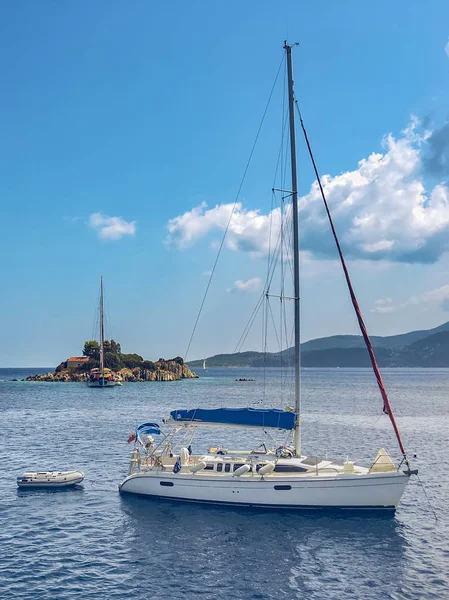 Yacht Boat Blue Water Small Island Sea Lefkada Greece — Stock Photo, Image