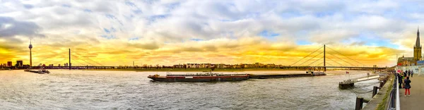 Dusseldorf Germany Mar 2017 Cityscape Dusseldorf Rhine River Summer Sunset — Stock Photo, Image