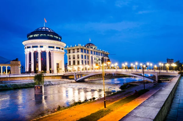Güzel Yaz Gecesi Makedonya Üsküp Teki Tarihi Binalarda Panoraması — Stok fotoğraf
