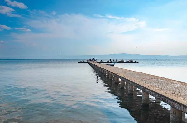 Muelle Hormigón Agua Con Cielo Claro — Foto de Stock