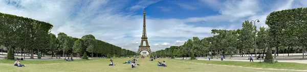 Paris France Circa May 2017 View People Eiffel Tower Daytime — Stock Photo, Image