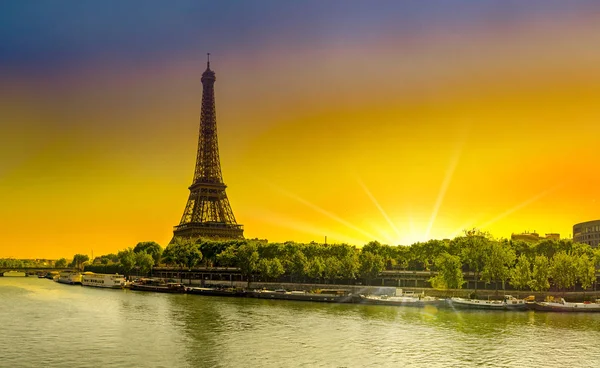 Paris Frankrijk Omstreeks Mei 2017 Uitzicht Iconische Eiffeltoren Sunrise Achtergrond — Stockfoto