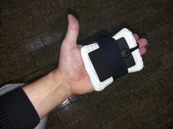 Физиотерапия Электрический Импульсный Шок Лечение Руки — стоковое фото