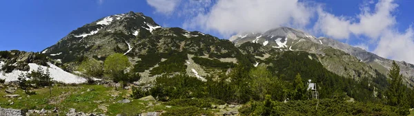 Panorama Över Ett Härligt Berg Toppmöte Dimma Solig Dag — Stockfoto