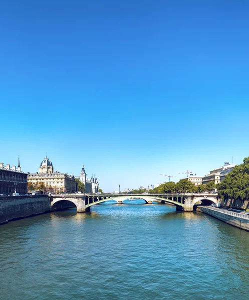 Pont Notre Dame Στον Σηκουάνα Στο Παρίσι Γαλλία Κάθετη — Φωτογραφία Αρχείου