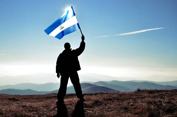 Silhouette Man Holding Waving Nicaragua Flag Top Mountain Peak — Stock Photo, Image