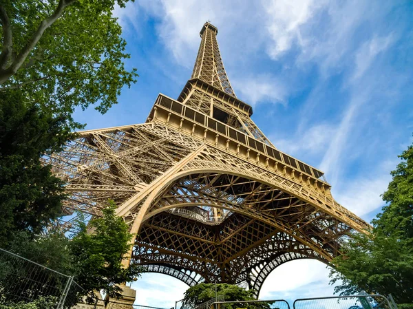 Amazing Cinematic View Parisian Eiffel Tower Daytime — Stock Photo, Image