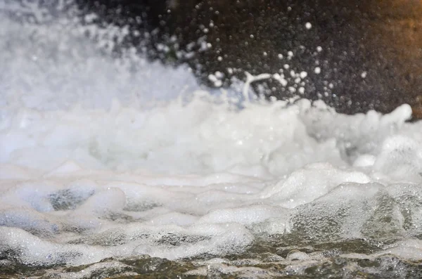 Närbild Stänk Vattenbildande Skumformer Naturlig Miljö — Stockfoto