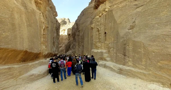 Petra Jordania Circa Jan 2018 Turistas Caminando Por Antigua Ciudad — Foto de Stock