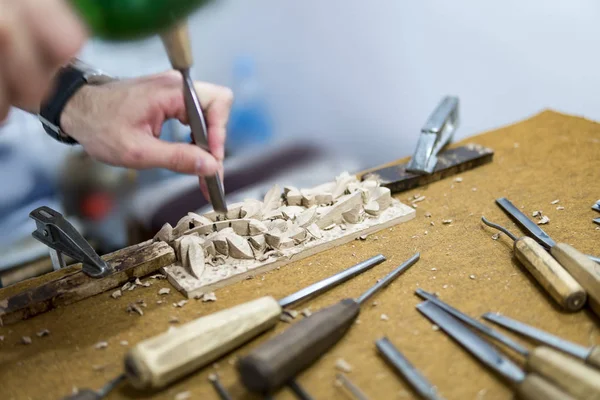 Hand Carver Carving Wood — Stock Photo, Image