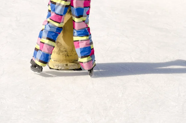 Young Girl Ice Skating Outdoors Ring Help Learning Penguin View — Stock Photo, Image