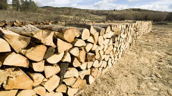 Natürlicher Holzhintergrund Brennholz Gestapelt Und Für Den Winter Stapel Von — Stockfoto