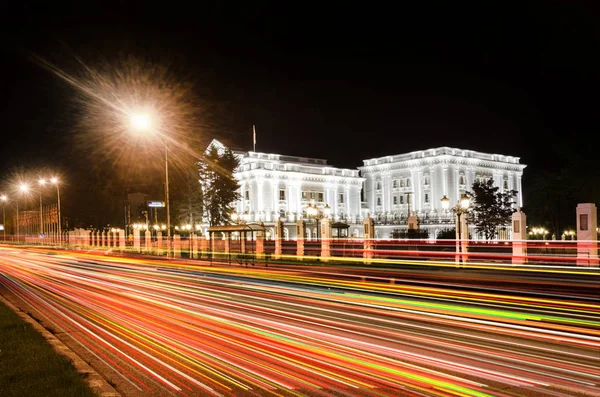 Government Building Skopje Macedonia Light Trails Night Traffic — Stock Photo, Image