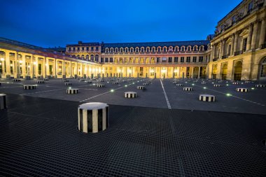 Palais-Royal, geniş görüş aslında Palais-Kardinal denir