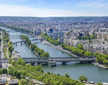Hava panoramik Paris cityscape Seine Nehri, Bir Hakeim Köprüsü, kuğular Adası