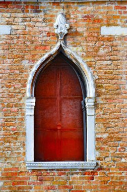 Geleneksel eski Gotik tarzı penceresi Venedik, İtalya