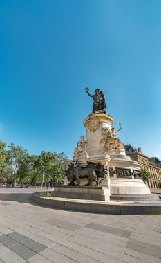 Paris, Fransa - Mayıs, 2017 yaklaşık: panoramik Cumhuriyeti heykeli 