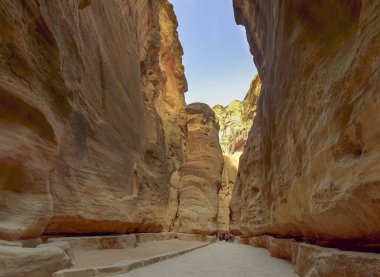Petra, Jordan, Orta Doğu--olan sembolü Jordan, hem de Jordan'ın en çok ziyaret edilen turistik. Petra UNESCO Dünya Miras Listesi 1985 yılından beri bulunmaktadır