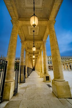 Paris, yer Palais-Royal, günbatımı, mimari perspektif