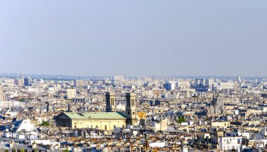 Kilise Saint Vincent de Paul Katedrali Paris, Fransa cadde tepeden görülen çatılarının üzerinden havadan görünümü