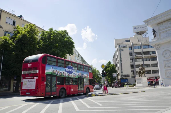 Skopje Makedonien Circa Okt 2015 Trafik Och Dubbeldäckare Buss Framför — Stockfoto