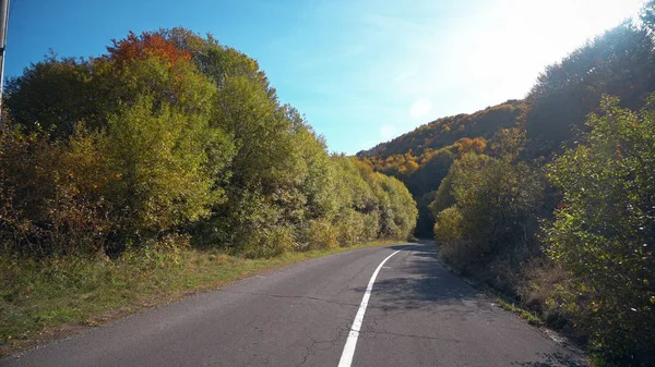 Guida Strada Tortuosa Montagna Autunno — Foto Stock