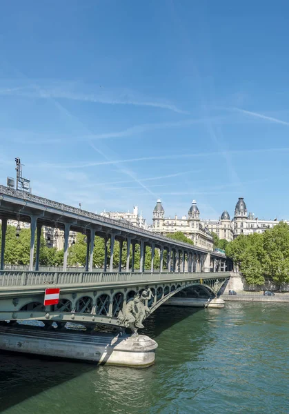 Párizsi Metró Vonat Bir Hakeim Hídon Szajna Függőleges — Stock Fotó