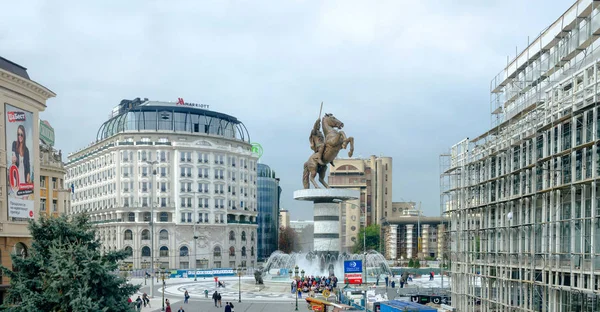 Skopje Macedonia Circa Noe 2016 Plaza Macedonia Skopje Con Estatua —  Fotos de Stock