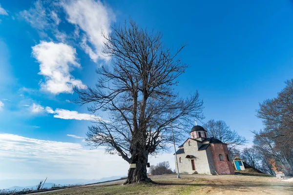 Orthodoxe Kerk Macedonië Bovenop Berg Tegen Blauwe Hemel — Stockfoto