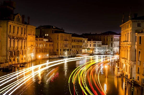 Berömda Canal Grande Från Rialtobron Nattetid Med Lätta Stigar Venedig — Stockfoto
