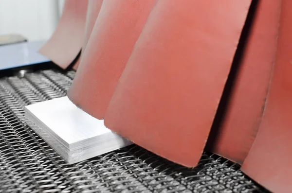 Transportador Com Livro Fábrica Impressão Fluxo Produção Periódicos Foco Seletivo — Fotografia de Stock