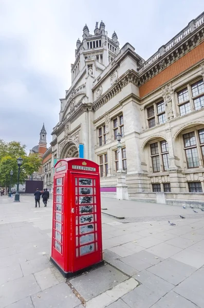 Gamla Telefon Låda Framför Victoria Albert Museum Fasad London England — Stockfoto