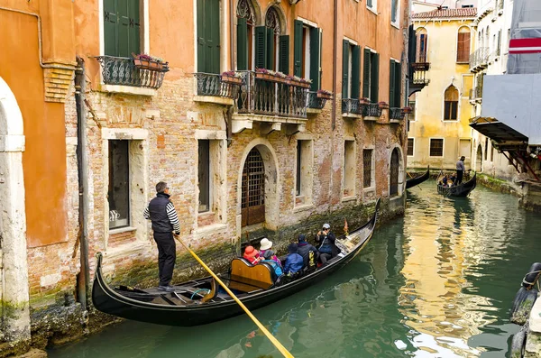 Venedig Italien März 2016 Gondel Mit Gondoliere Und Touristen Venedig — Stockfoto