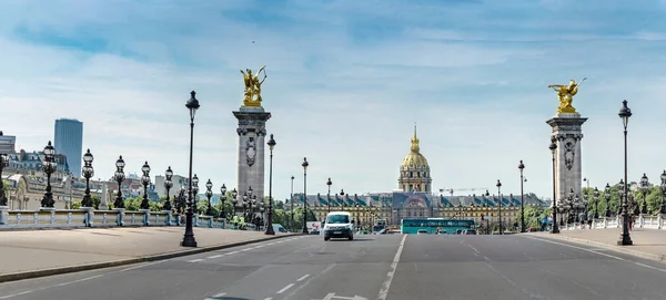 Paris Franciaország Május 2017 Forgalom Híres Pont Alexandre Iii Híd — Stock Fotó