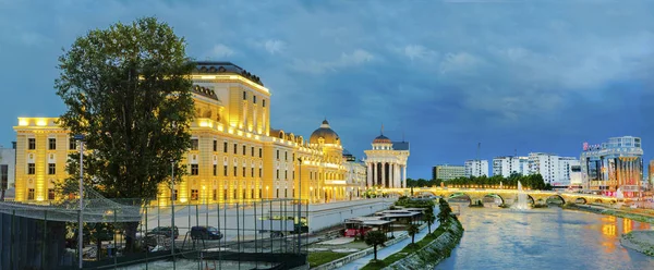 Skopje Macedonia Novembre 2016 Panorama Crepuscolare Del Teatro Nazionale Skopje — Foto Stock