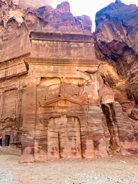 Moradias Esculpidas Penhascos Pedra Antiga Petra Jordânia — Fotografia de Stock