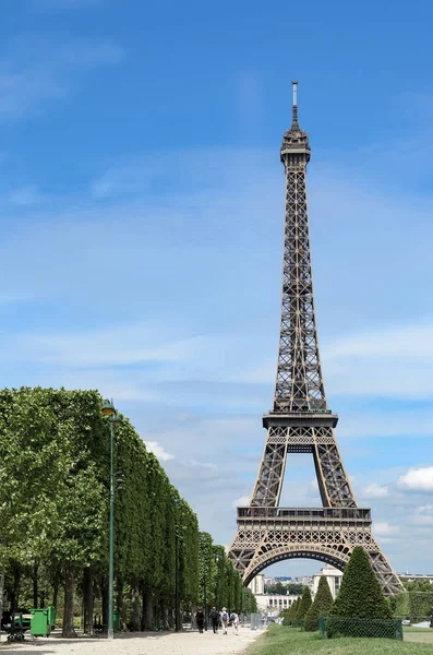 París Francia Circa Mayo 2017 Vista Gente Cerca Torre Eiffel — Foto de Stock