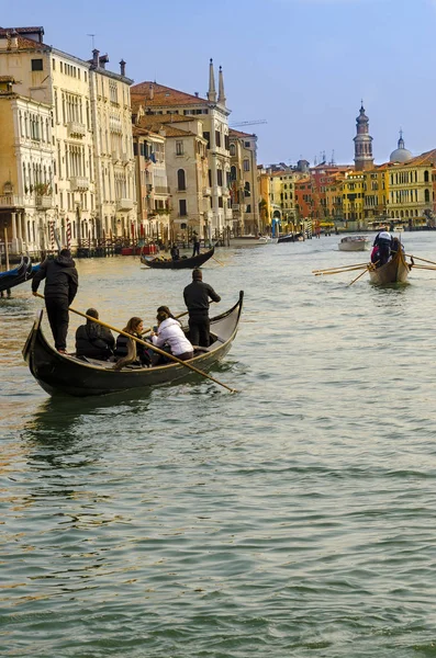 Venedig Italien März 2016 Großer Kanal Mit Gondoliere Und Touristen — Stockfoto