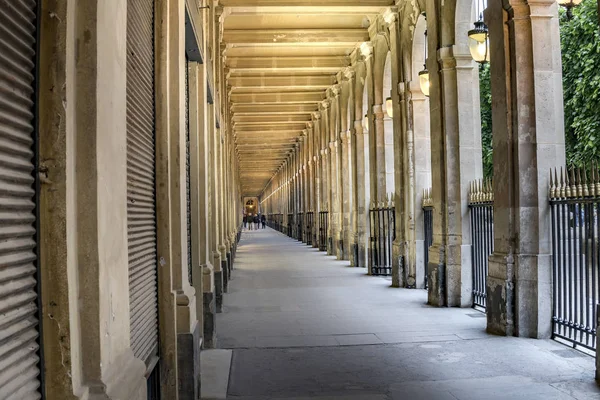 Parigi Francia Circa Maggio 2017 Paris Walkway Archway Palais Royal — Foto Stock